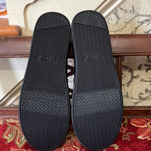TOMS youth size 5 - Picture 3 of 3